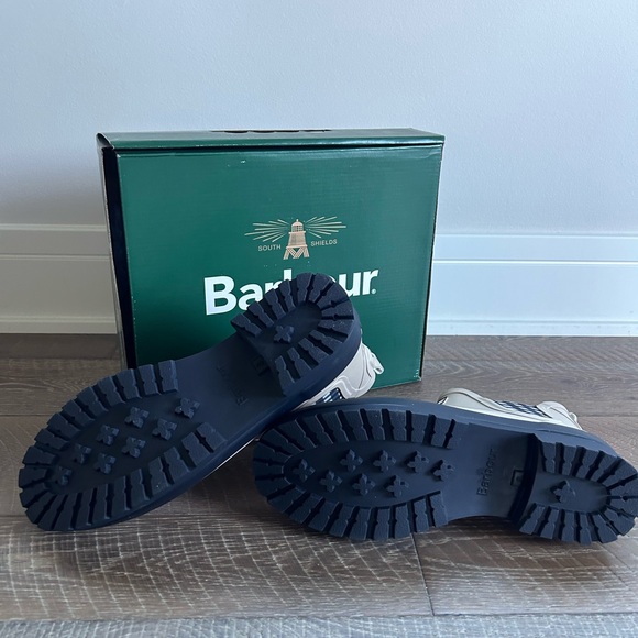 NIB Barbour Mallow Wellington. Salt/navy check. - Picture 4 of 5